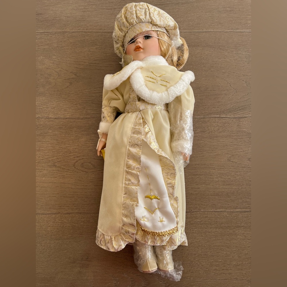 Vintage Winter Porcelain Doll, Lauren, Heritage Signature Collection